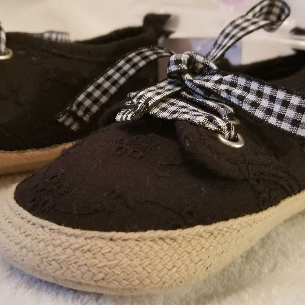 NWT Carter's Baby Shoes 6-9 Months